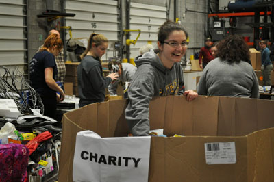 ACE Community Corps Member Amelia O'Rourke '18 volunteers at the Regional Food Bank during the Martin Luther King Jr. Day of Service.